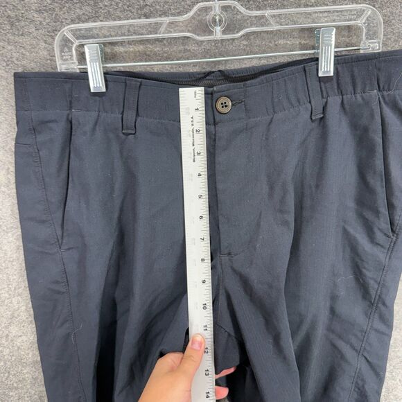 Under Armour Shorts Men 35 Black Mid Rise Chino Flat Front HeatGear Pockets - Picture 4 of 8